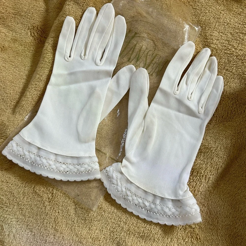Vintage Off-White Wrist Gloves